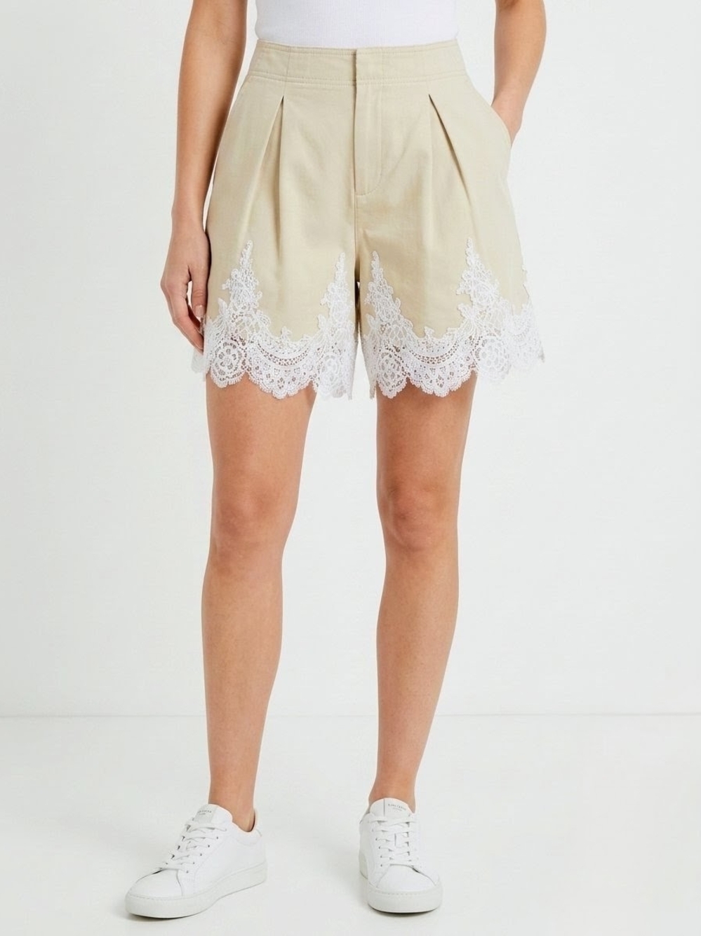 English Factory Khaki Pleated Shorts with White Lace Trim Size Small NWT
